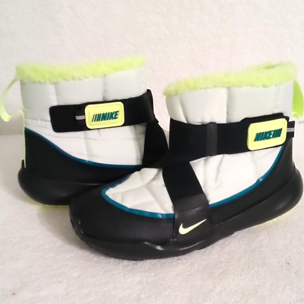 NIKE FLEX ADVANCE BOOTS | SIZE 3Y/2Y | BLACK COLOR